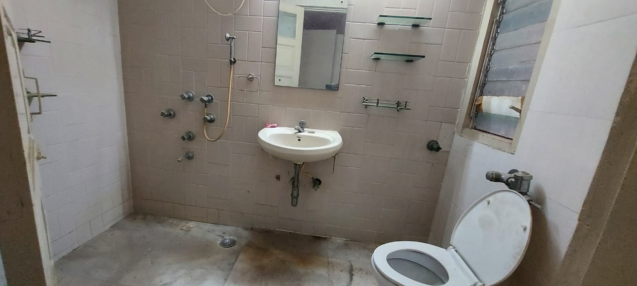 3 BHK Semi Furnished in Kudrat , Khar West